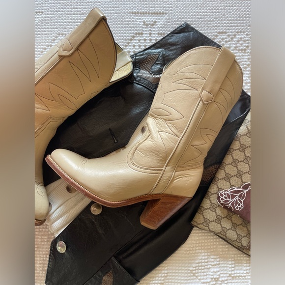 FRYEIvory Stitched Boots